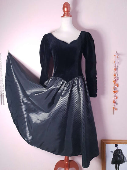 Fabulous Vintage 1980s Laura Ashley Black Velvet and Taffeta Dress - Size 8/10