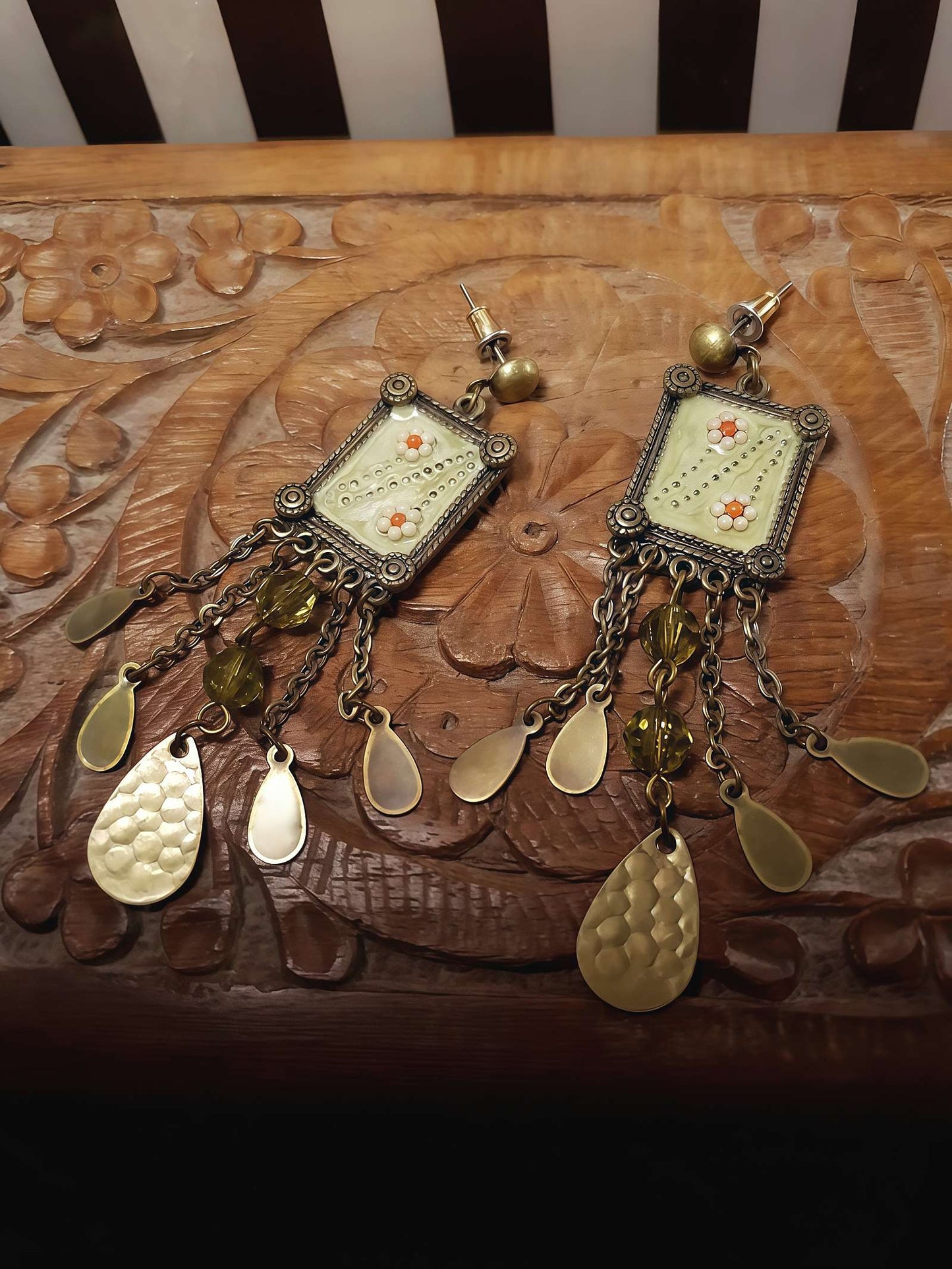 Vintage 90s Boho Dangle Earrings Enamel Floral Daisy Flower Drop Brass Bohemian